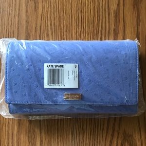 Kate Spade Passport Wallet 😍